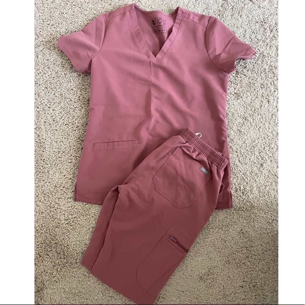 Figs mauve set